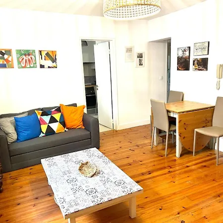 Апартаменти Charming Historic Duplex *