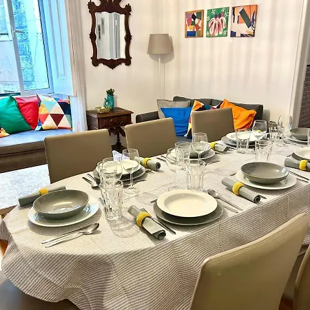 Апартаменти Charming Historic Duplex Лісабон