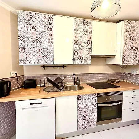 Апартаменти Charming Historic Duplex *