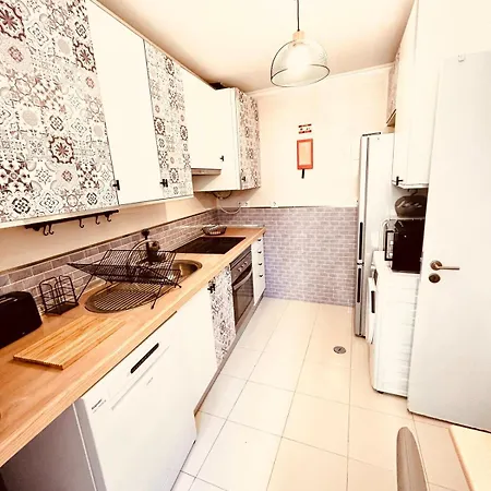 Апартаменти Charming Historic Duplex Лісабон