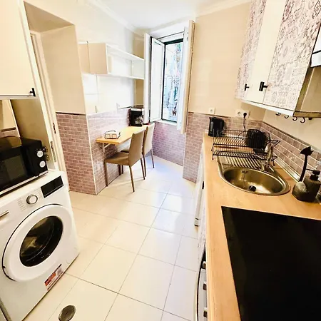 Charming Historic Duplex Daire Lisboa