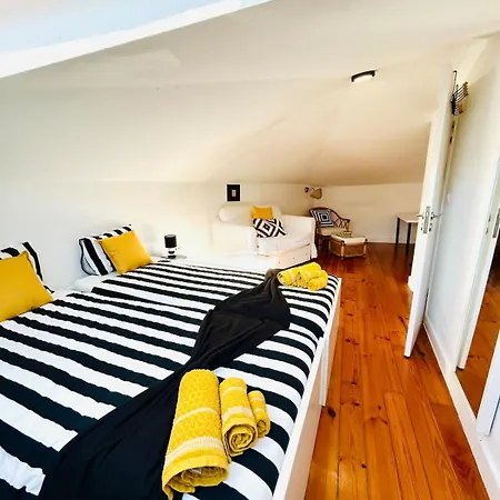 Апартаменти Charming Historic Duplex